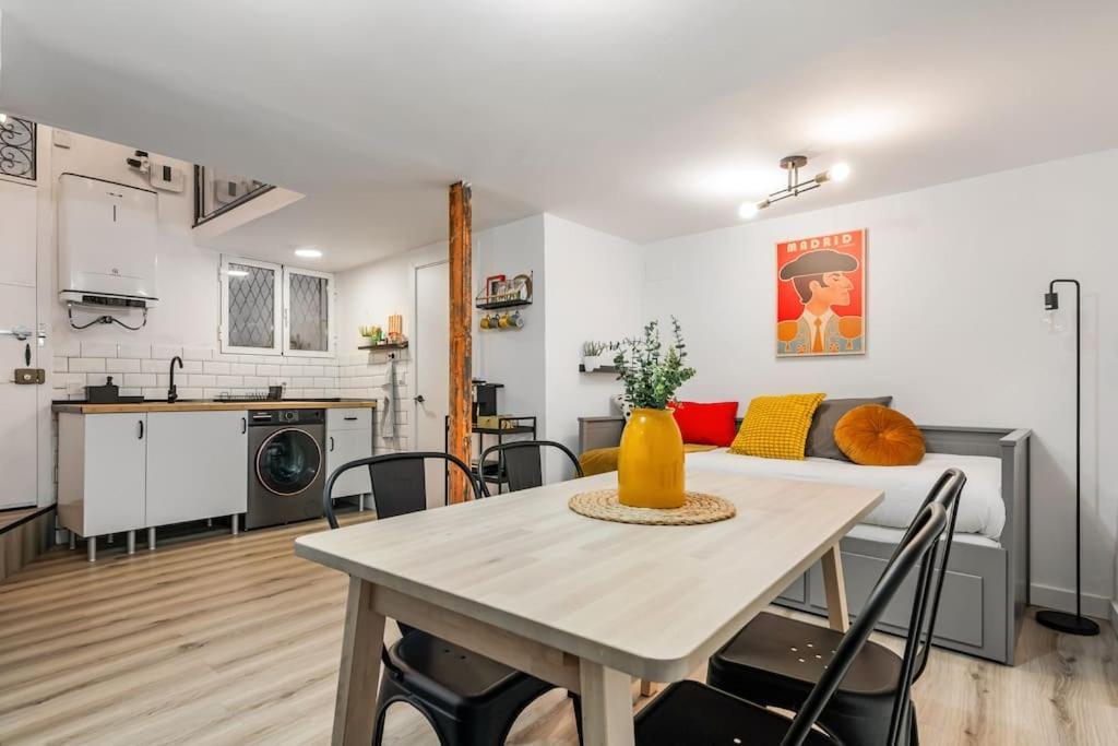 Acogedor Apto Tirso De Molina Madrid Exteriér fotografie